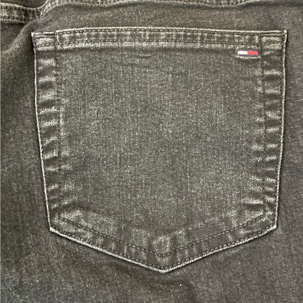 Tommy Hilfiger Denim woman’s black jeans. Size 16